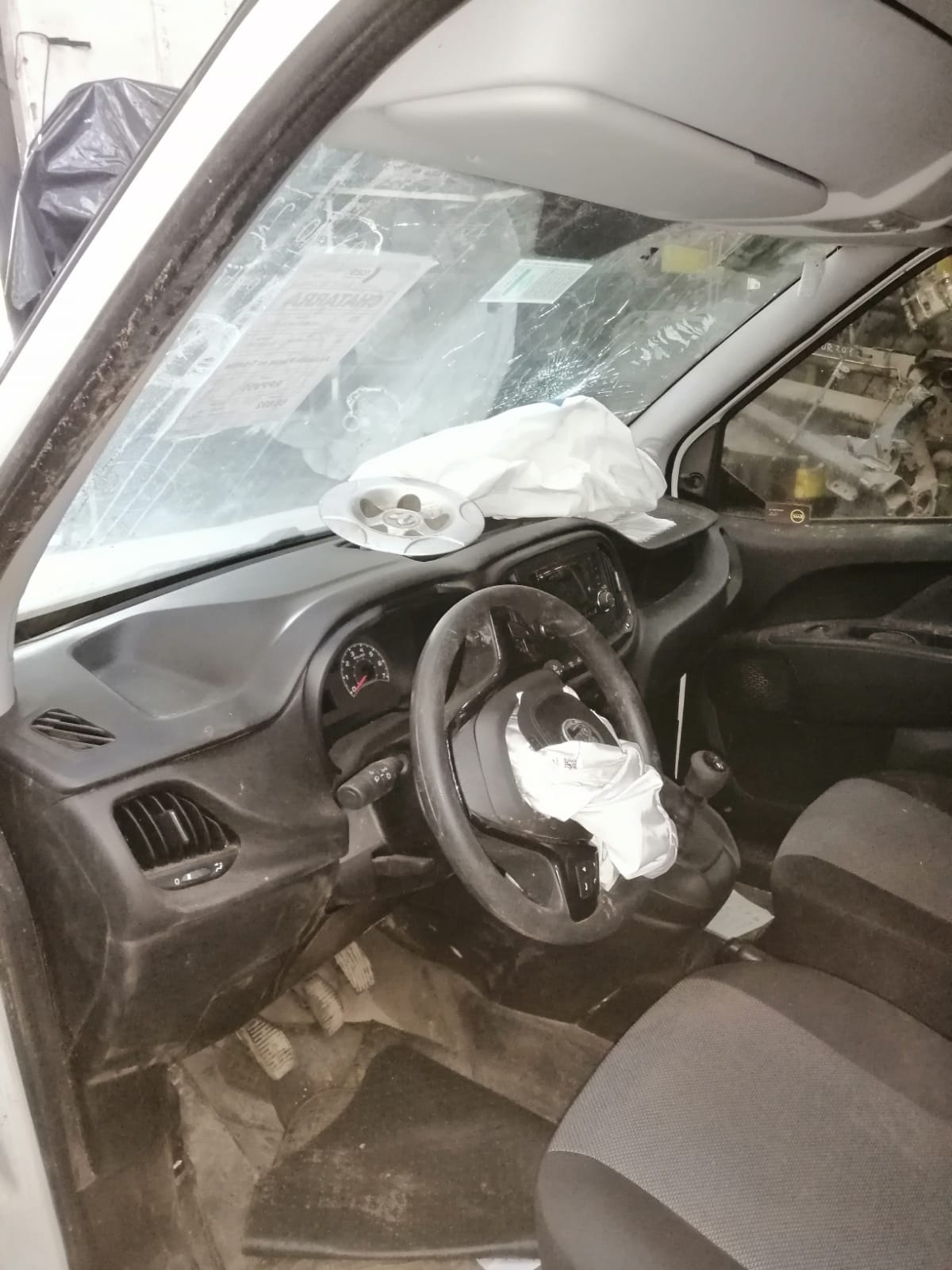MUñON Dodge RAM 2022  USADO  EN DESARME